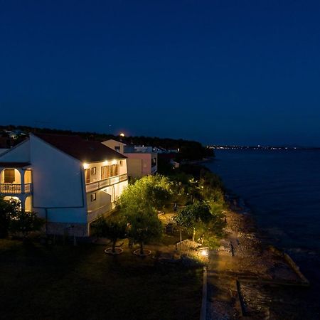 Family Friendly Seaside Apartments Kozino, Zadar - 5756 Petrcane Buitenkant foto