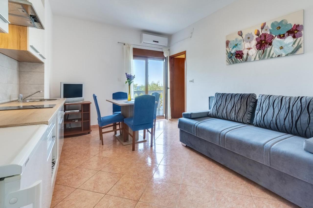 Family Friendly Seaside Apartments Kozino, Zadar - 5756 Petrcane Buitenkant foto