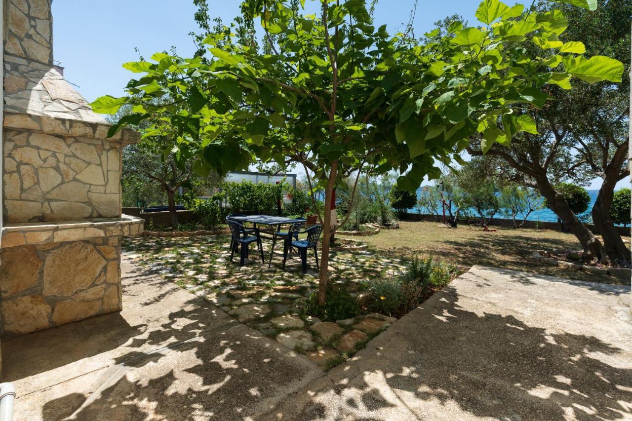 Family Friendly Seaside Apartments Kozino, Zadar - 5756 Petrcane Buitenkant foto