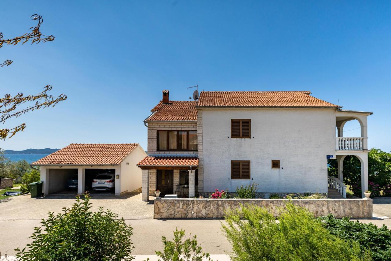 Family Friendly Seaside Apartments Kozino, Zadar - 5756 Petrcane Buitenkant foto