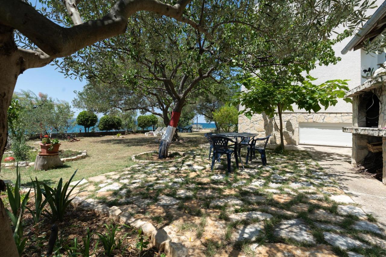 Family Friendly Seaside Apartments Kozino, Zadar - 5756 Petrcane Buitenkant foto
