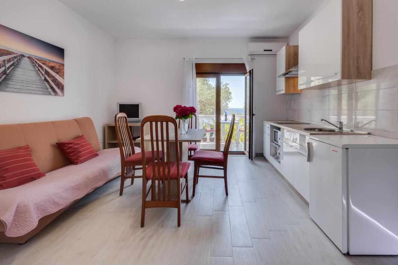 Family Friendly Seaside Apartments Kozino, Zadar - 5756 Petrcane Buitenkant foto