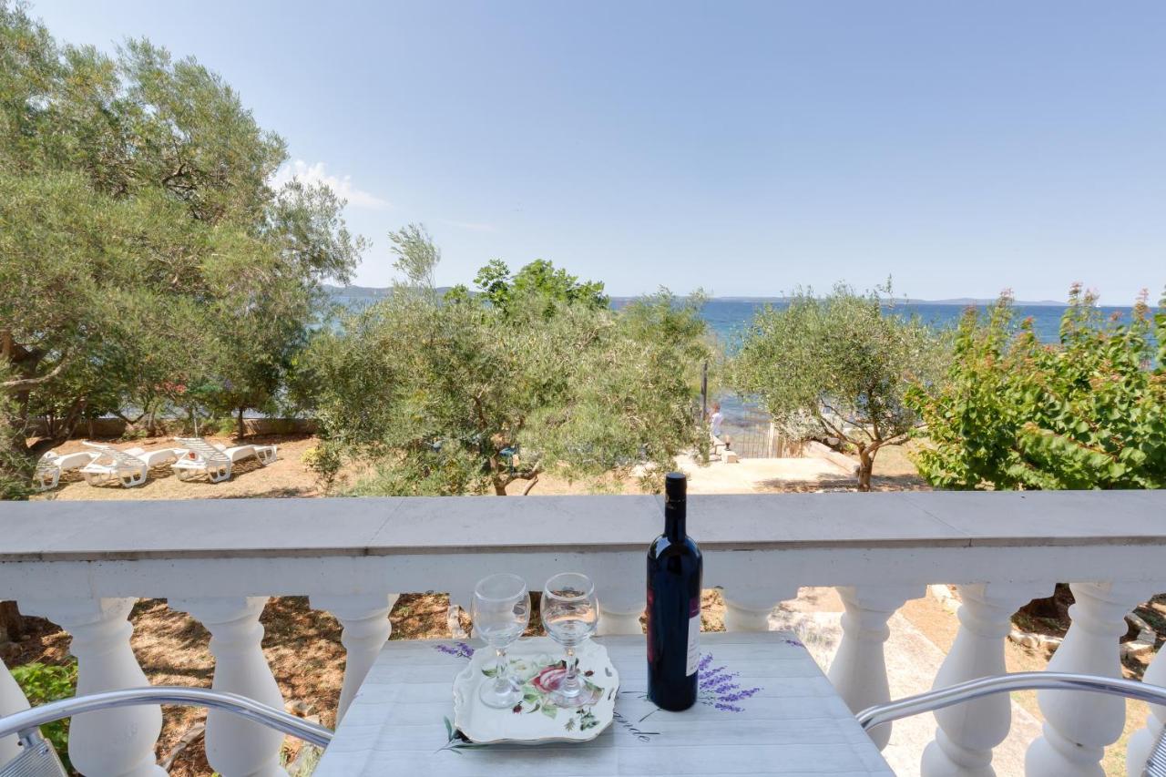 Family Friendly Seaside Apartments Kozino, Zadar - 5756 Petrcane Buitenkant foto