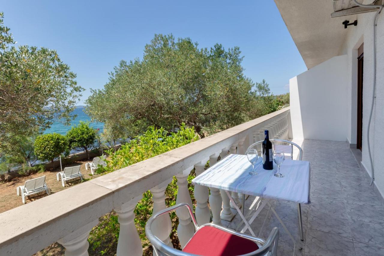 Family Friendly Seaside Apartments Kozino, Zadar - 5756 Petrcane Buitenkant foto