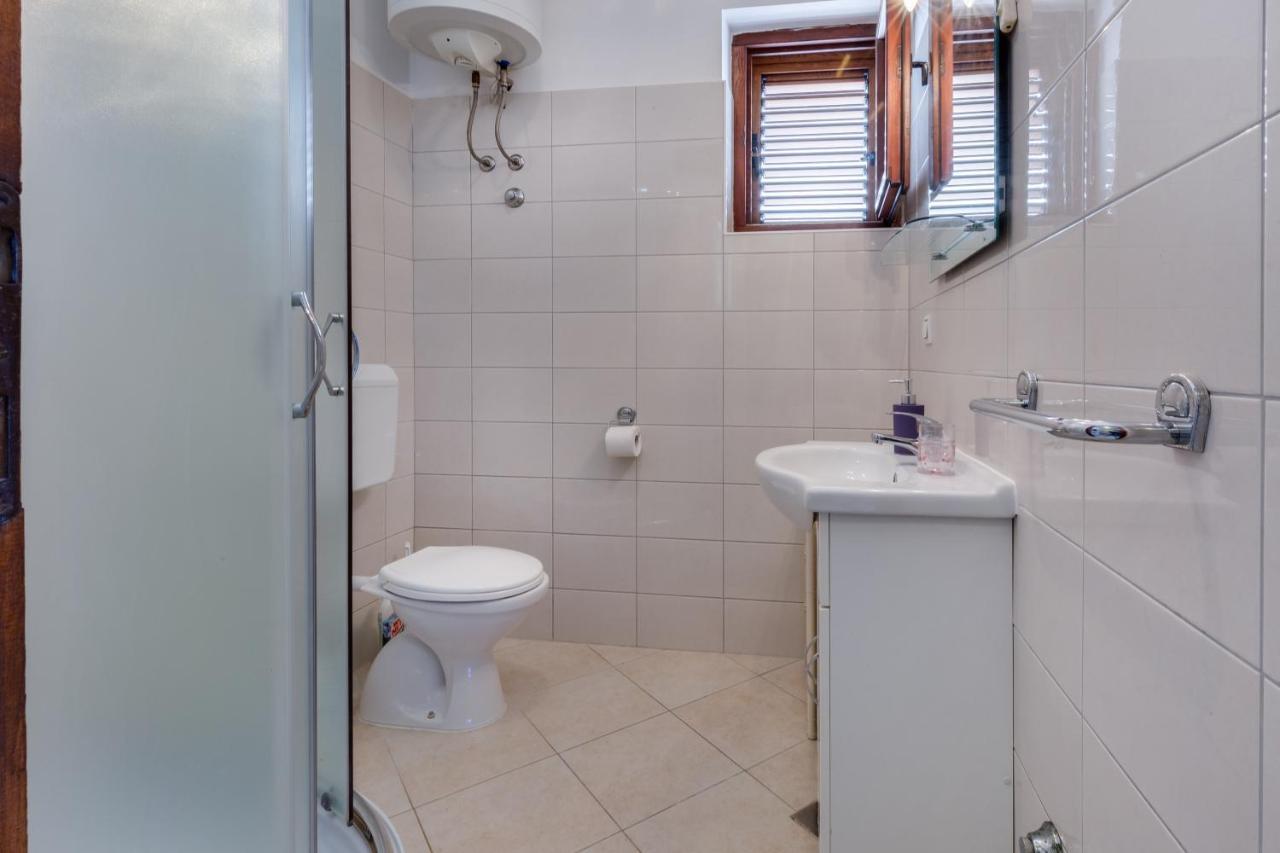 Family Friendly Seaside Apartments Kozino, Zadar - 5756 Petrcane Buitenkant foto
