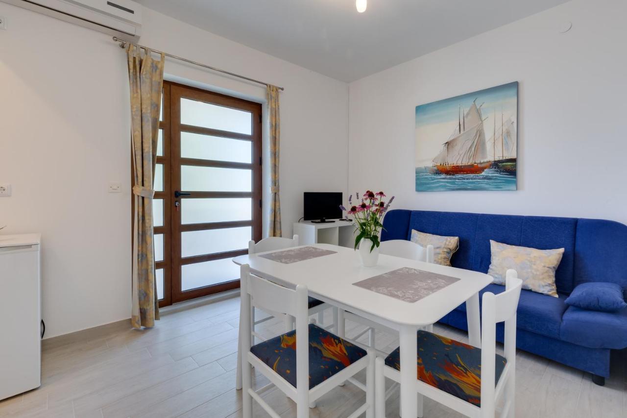 Family Friendly Seaside Apartments Kozino, Zadar - 5756 Petrcane Buitenkant foto