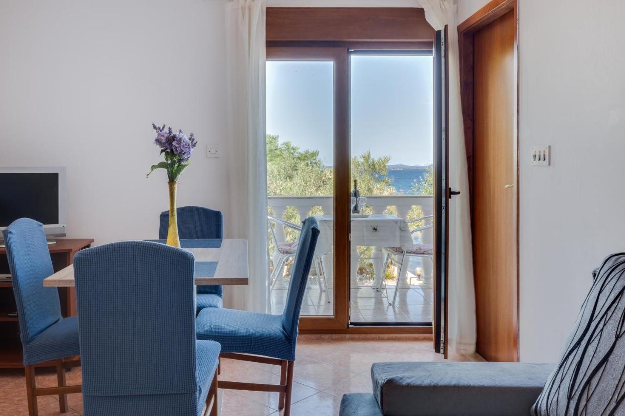 Family Friendly Seaside Apartments Kozino, Zadar - 5756 Petrcane Buitenkant foto