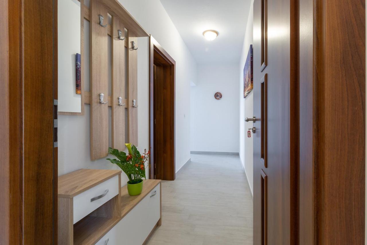 Family Friendly Seaside Apartments Kozino, Zadar - 5756 Petrcane Buitenkant foto