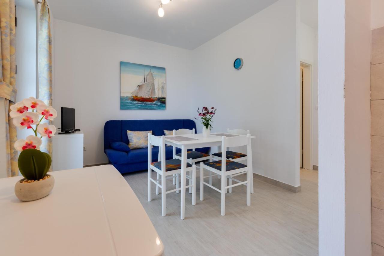Family Friendly Seaside Apartments Kozino, Zadar - 5756 Petrcane Buitenkant foto