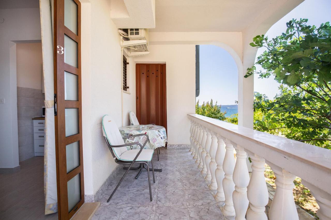 Family Friendly Seaside Apartments Kozino, Zadar - 5756 Petrcane Buitenkant foto